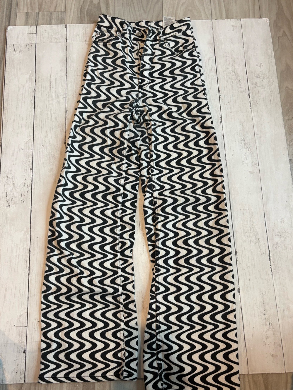 H&M Black and White Wavy Straight-Leg Jeans